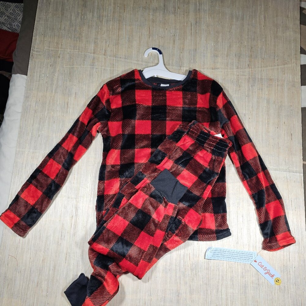 Cat &Jack Size L (10/12) 2 Piece Winter Plaid Pajama Set Red/Black Color Long